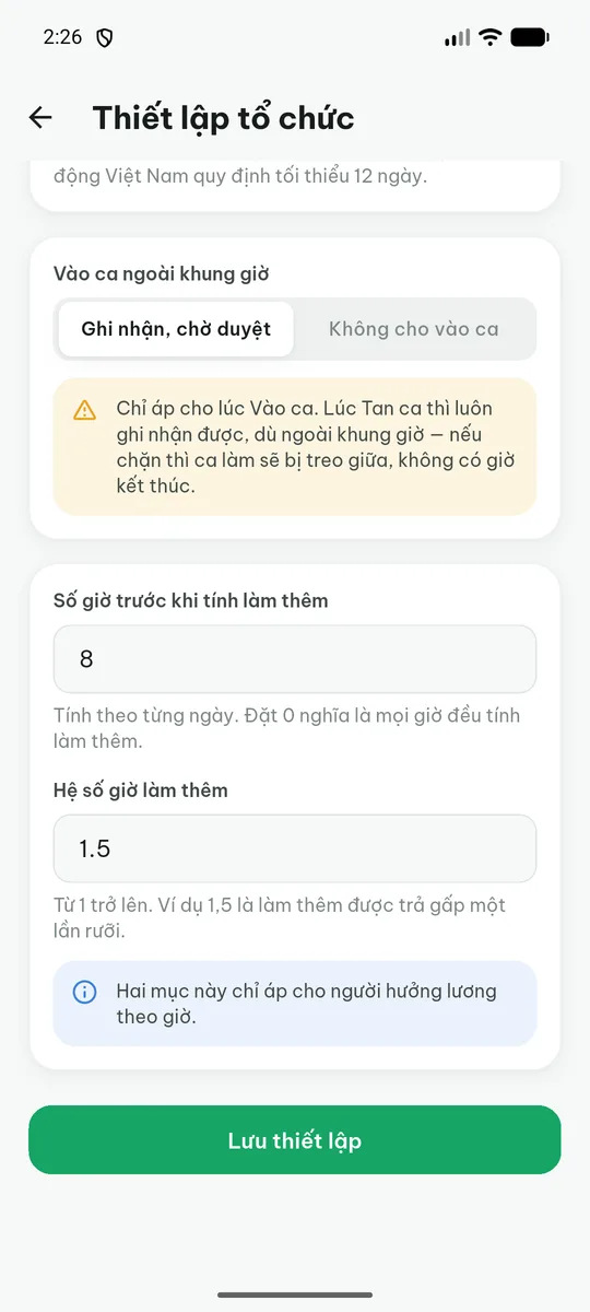 Phần dưới màn Thiết lập tổ chức: vào ca ngoài khung giờ, số giờ trước khi tính làm thêm, hệ số giờ làm thêm và nút Lưu thiết lập.