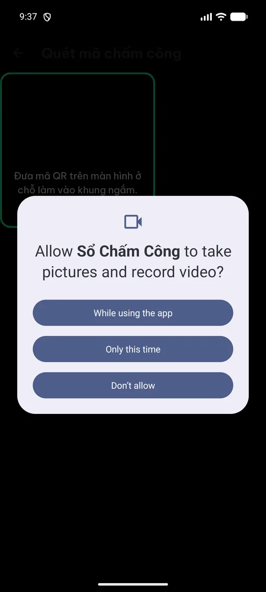 Hộp thoại của Android hỏi cho phép Sổ Chấm Công chụp ảnh và quay video, với ba lựa chọn: khi dùng ứng dụng, chỉ lần này, hoặc không cho phép.